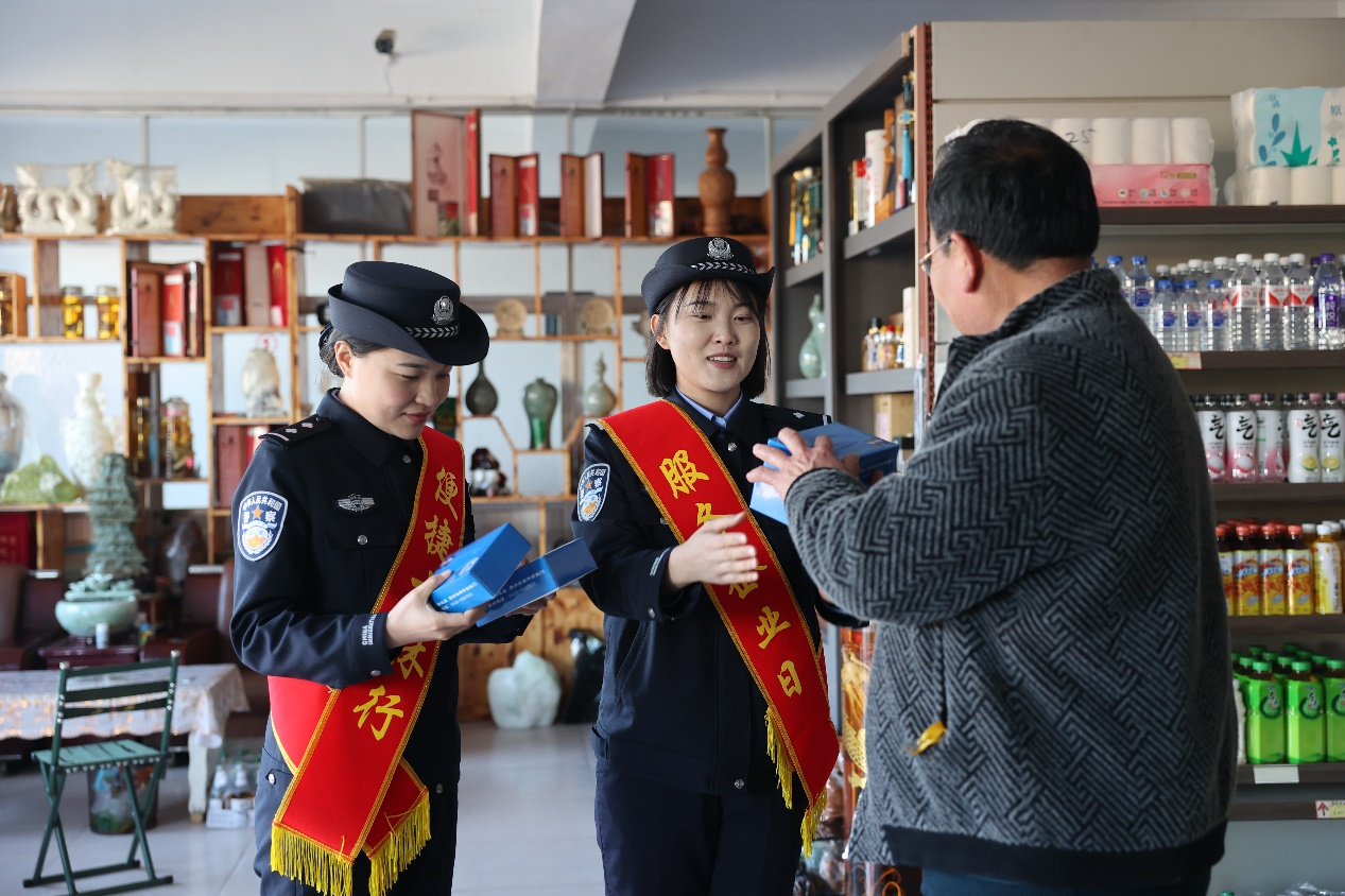 j9九游会-真人游戏第一品牌长白收支境边防检讨站发展“任事企业日暨便捷吉林行”系列运动